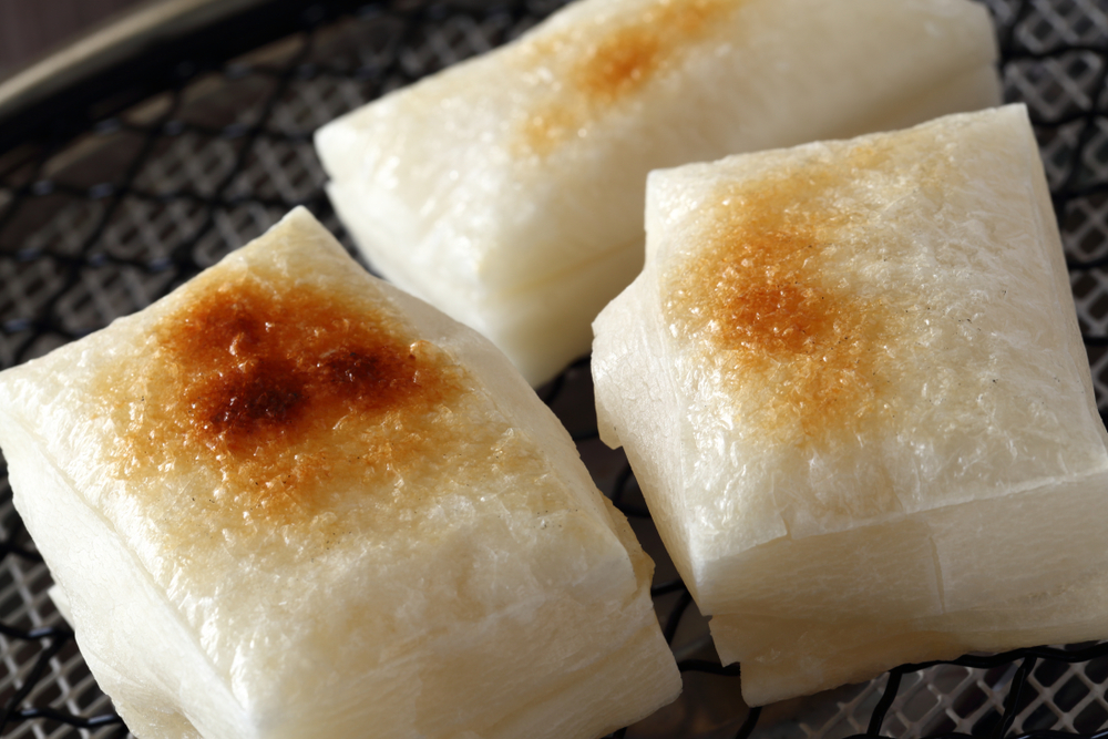 のどに物が詰まった時の応急処置「ハイムリッヒ法」と「背部叩打法（はいぶこうだほう）」のやり方とは？