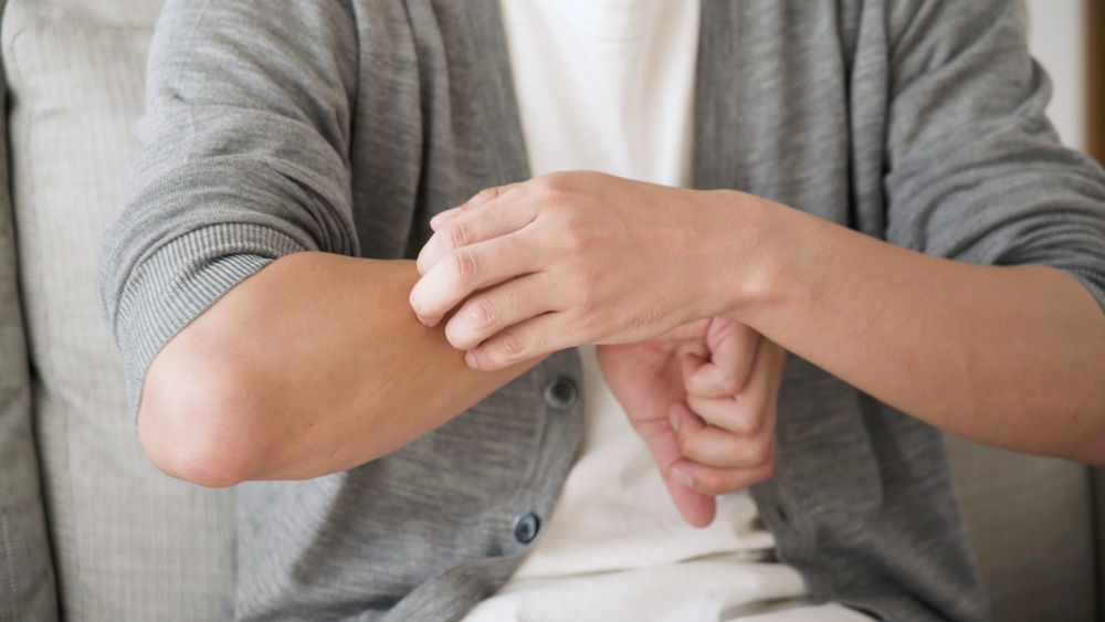 虫刺されが治らない原因は?対処法と病院受診の目安を紹介