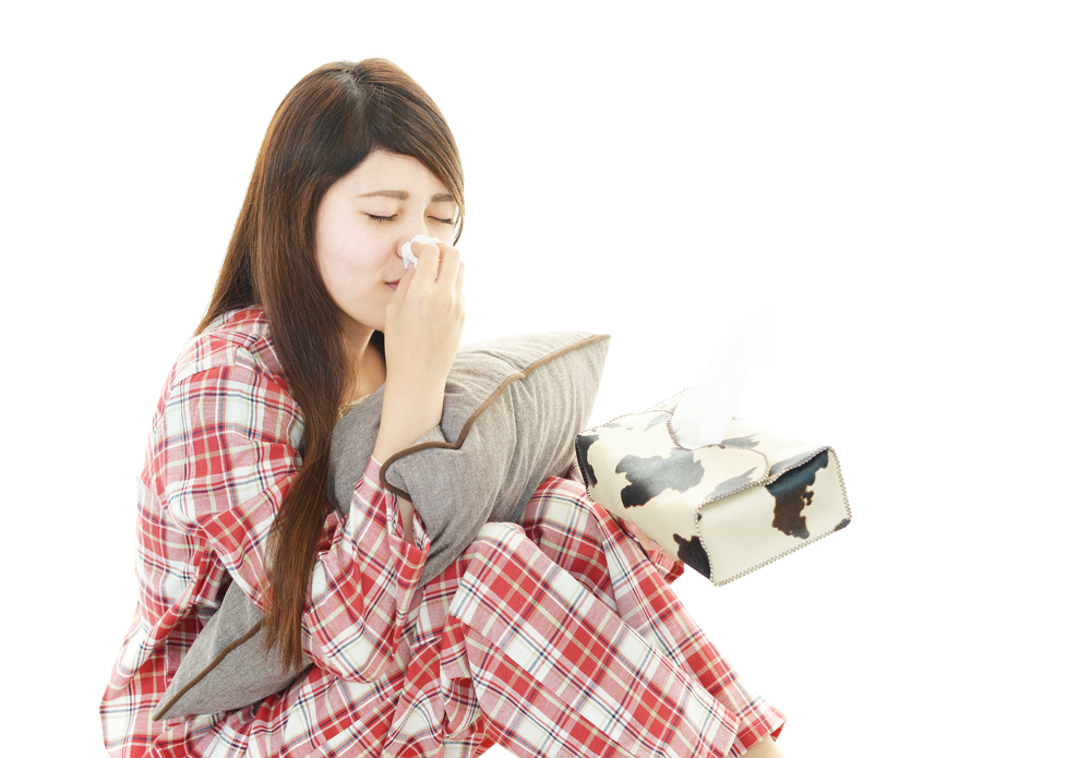 花粉症で寝れない|鼻づまりで夜眠れない時の市販薬による対処法を解説