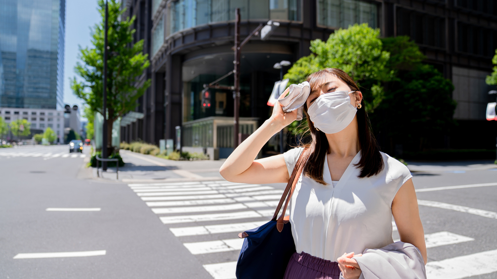マスク焼けの治し方|塗り薬と飲み薬による対処法を解説